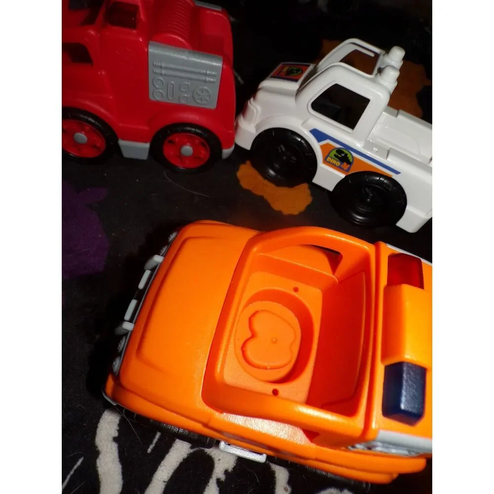 Bundle of 4 toy vehicles-y2